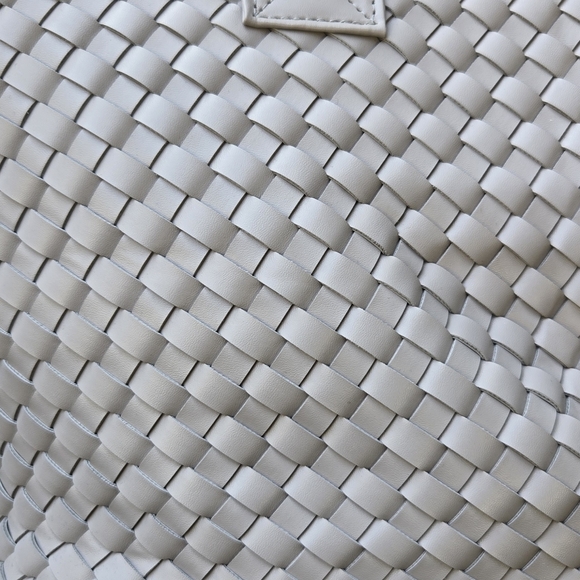 Expressions NYC Large Beige Woven Tote Bag - Picture 3 of 13